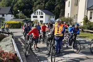 Gemeinsam mit Bürgermeister Ralf Péus ging es auf Bürgermeisterfahrt durch die Ortsteile der Gemeinde