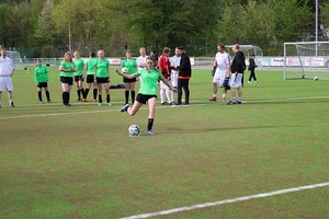 Einweihung des Bürgersportplatzes-Damenfussball