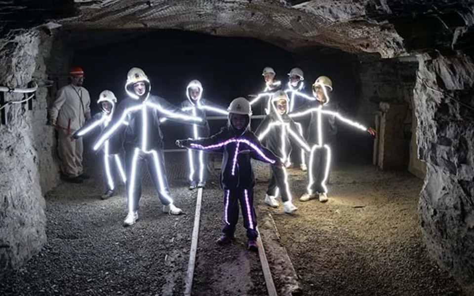 Großen Spass hatten die Jugendlichen am Lichtgeister-Workshop unter Tage