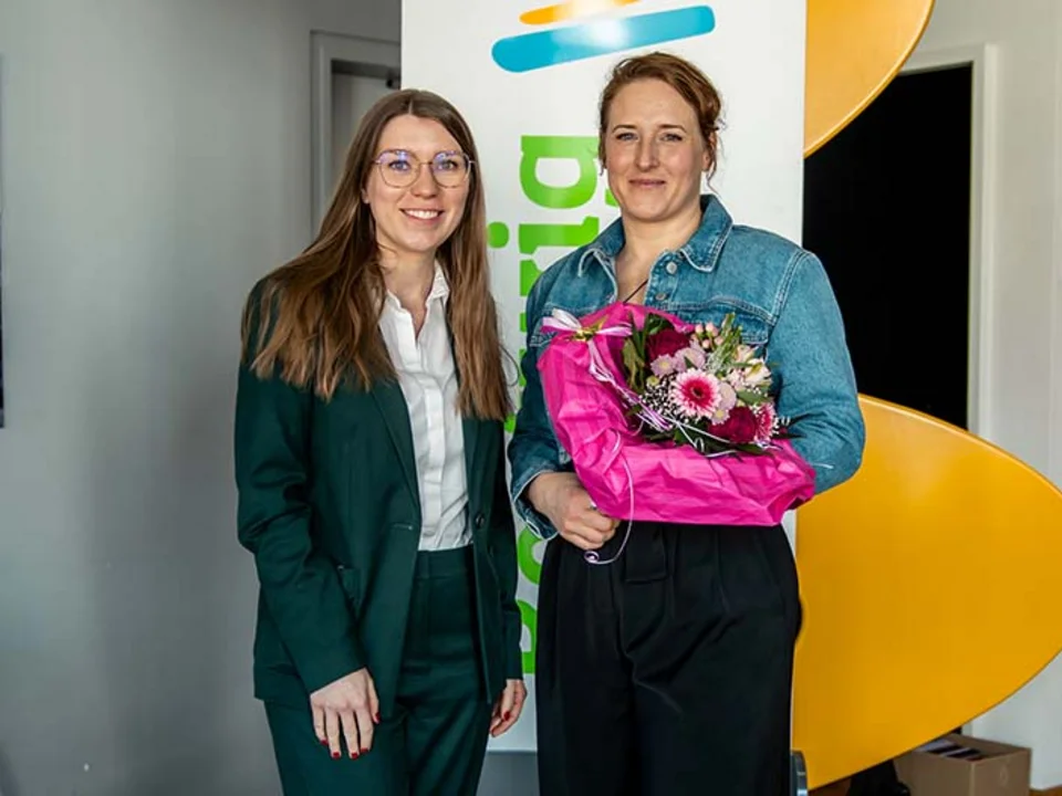 Elena Beule, Gleichstellungsbeauftragte der Gemeinde Bestwig (li.) mit der Referentin Dr. Katharina Kessel. 