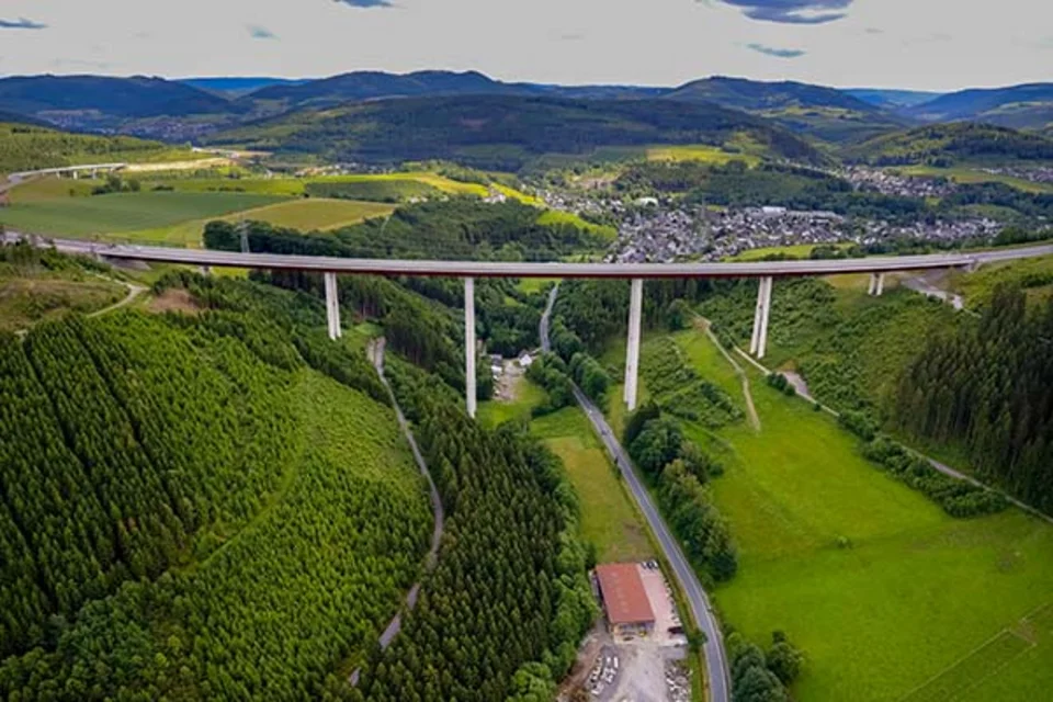 Autobahnbrücke bei Nuttlar