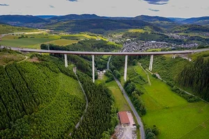 Autobahnbrücke bei Nuttlar