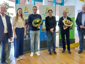 Jonas Gerlach (3.v.li.) ist in der Gemeinde Bestwig neuer Schiedsmann für den Bezirk I