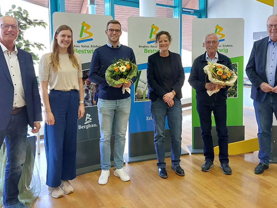 Jonas Gerlach (3.v.li.) ist in der Gemeinde Bestwig neuer Schiedsmann für den Bezirk I