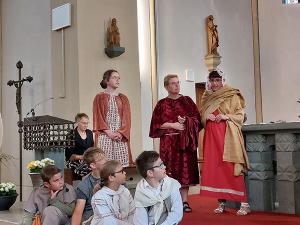Die neu formierte Theatergruppe Rollentausch ließ Szenen aus dem Leben des hl. Paulus lebendig werden.