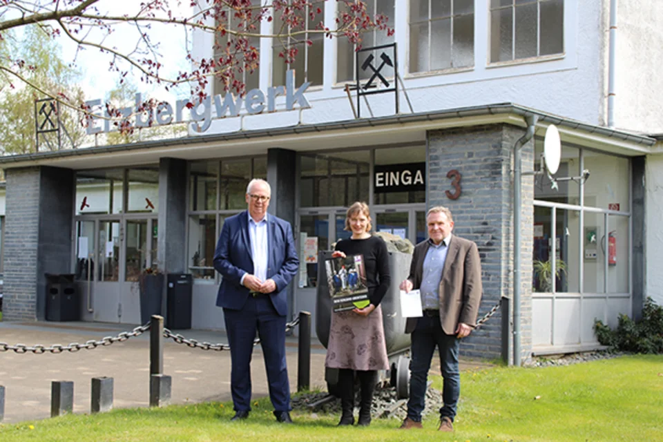 Stellten das Jubiläumsprogramm vor: Bürgermeister Ralf Peus (li.), Museumsleiterin Friederica Ihling und Wolfgang Meier vom HSK, allesamt Geschäftsführer der GmbH.