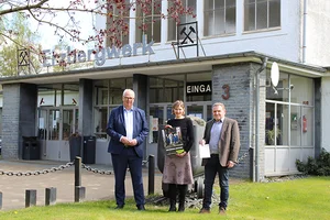 Stellten das Jubiläumsprogramm vor: Bürgermeister Ralf Peus (li.), Museumsleiterin Friederica Ihling und Wolfgang Meier vom HSK, allesamt Geschäftsführer der GmbH.