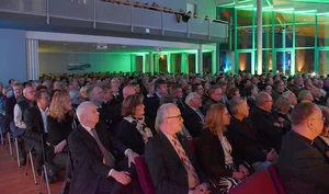 02.) Rund 400 Bürgerinnen und Bürger, die mit ihrem beruflichen und ehrenamtlichen Engagement auf ganz unterschiedlichen Ebenen zu einem guten Miteinander beitragen, waren jetzt beim Bestwiger Neujahrsempfang 2025 im Bürger- und Rathaus zu Gast.