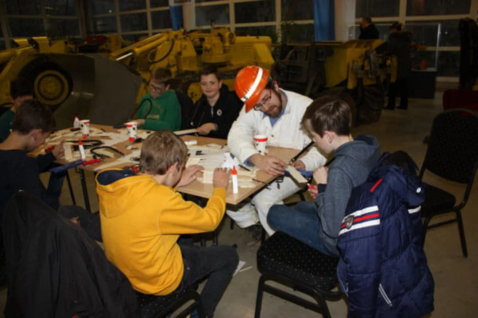 Die Sommerferien werden spannend und kreativ – denn das Sauerländer Besucherbergwerk Ramsbeck bietet wieder Ferien-Workshops an.