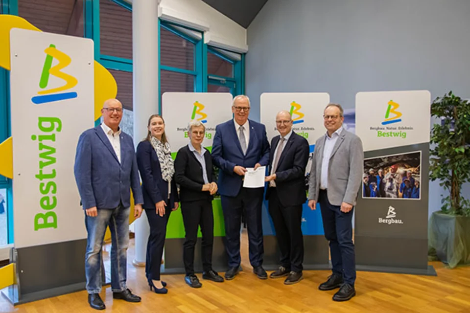 Übergabe des Prüfungsberichts der GPA an die Gemeinde Bestwig