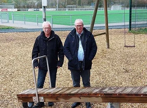 Bürgermeister Ralf Péus (re.) und TuS-Vorsitzender Elmar Dünschede 
