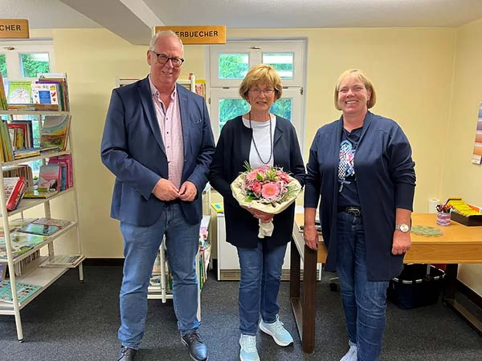 mechtild heiken mit Bürgermeister Ralf Péus und Sandra Fischer