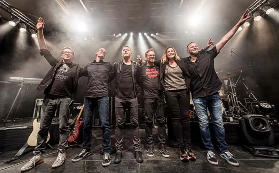Groovejet bietet Tanzflächenklassiker der 70-er bis 90-er Jahre im originalen Sound und viele aktuelle Charthits.